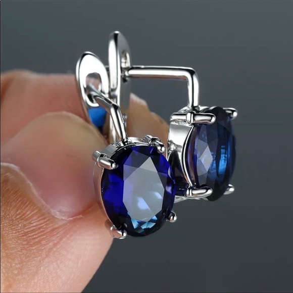 STUD 925 STERLING SILVER DIAMOND EARRINGS - Picture 3 of 3